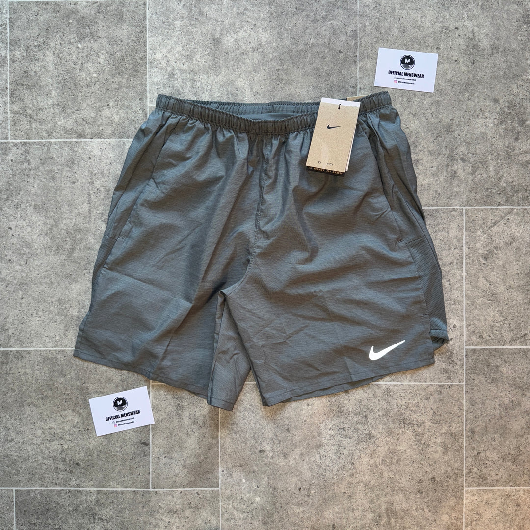 NIKE CHALLENGER SHORTS - GREY