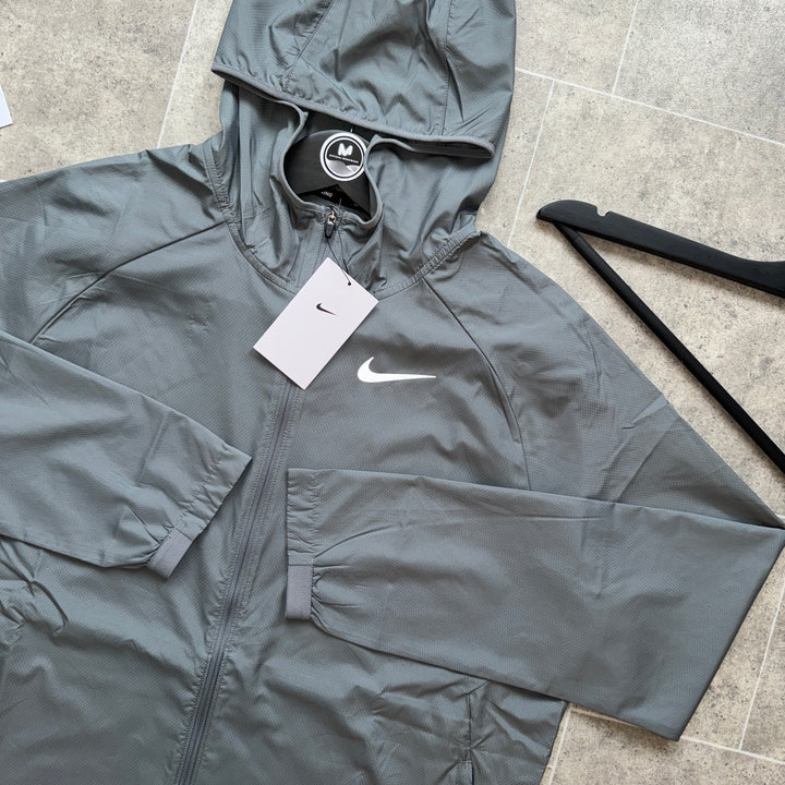 NIKE ESSENTIALS JACKET - STONE GREY