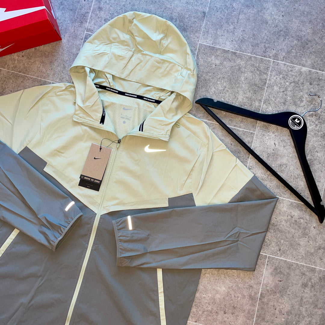 NIKE REPEL WINDRUNNER - OLIVE