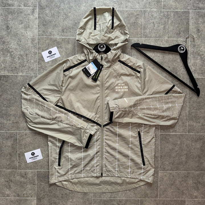 NIKE RUNNING DIVISION WINDBREAKER - SAND