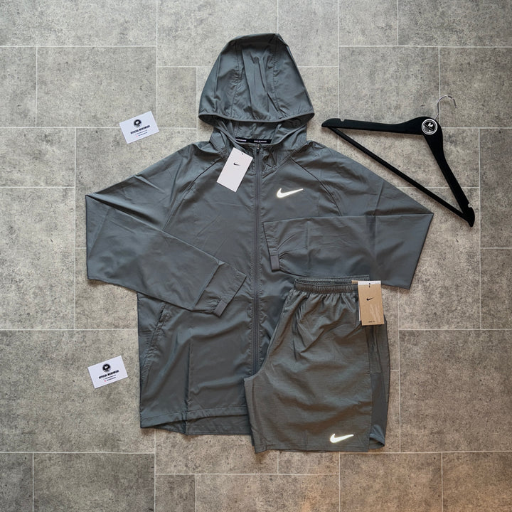 NIKE ESSENTIALS SET - GREY