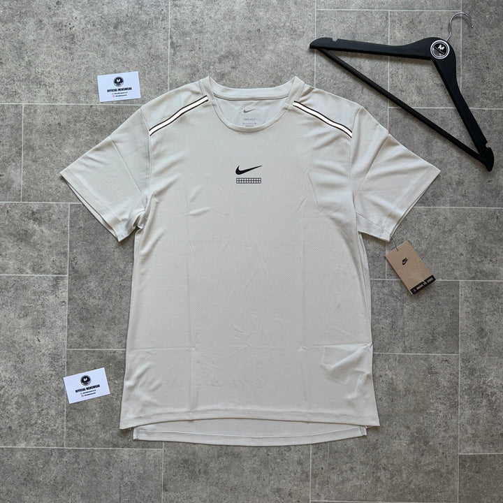 NIKE UV TECH MILER - BEIGE