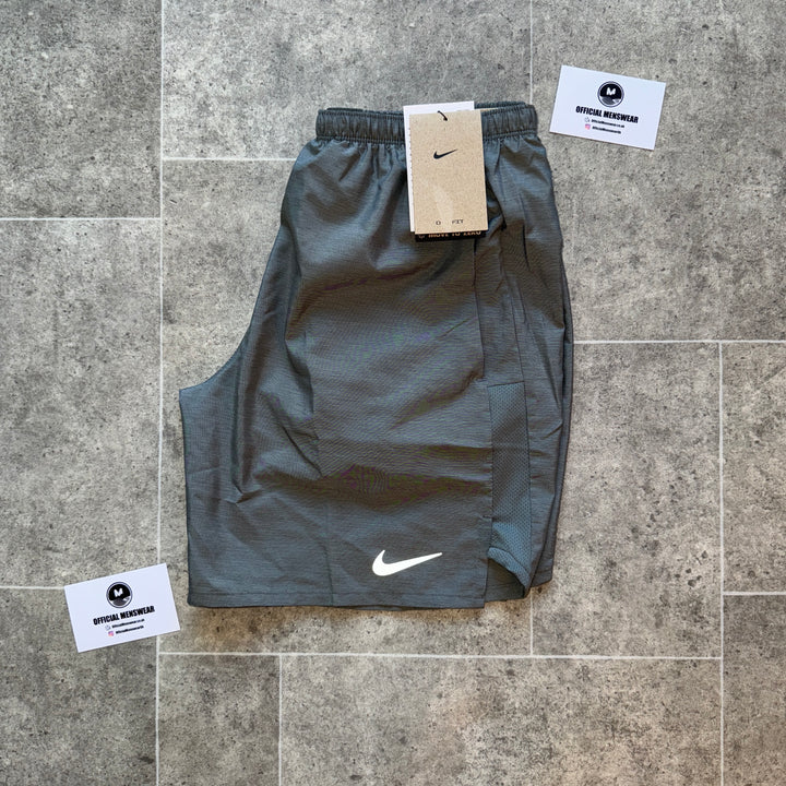 NIKE CHALLENGER SHORTS - GREY