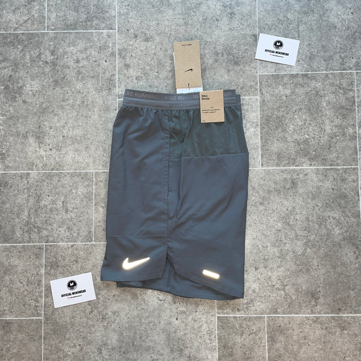 NIKE FLEX STRIDES - GREY